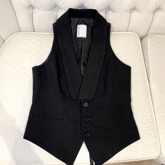 Woman’s dressy vest - Picture 2 of 4